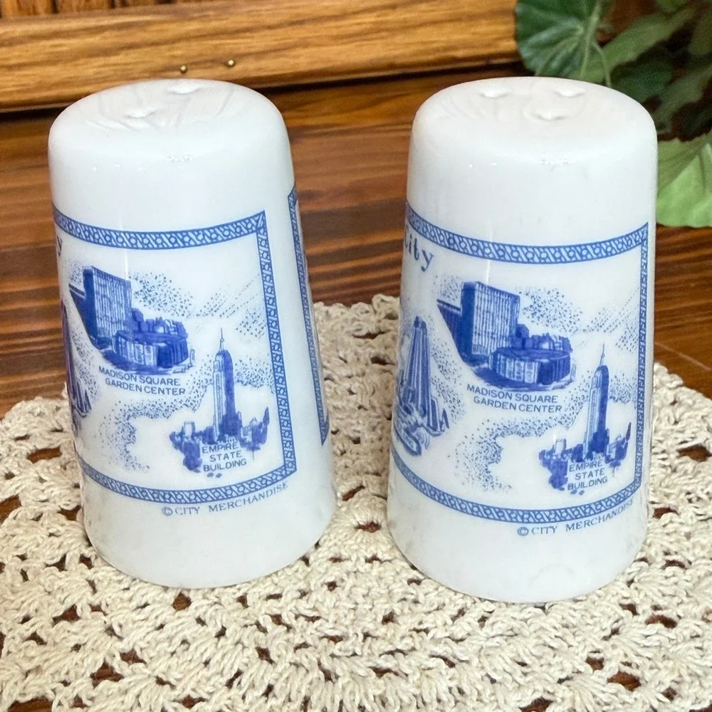 City Merchandise Salt Pepper Shakers NYC Landmarks White Blue Excellent Souvenir